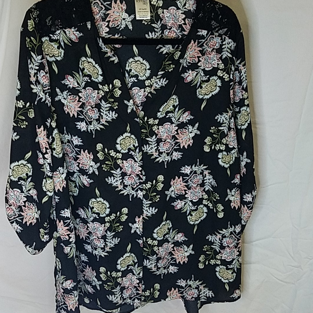 Terrance Sky v neck  button down blouse